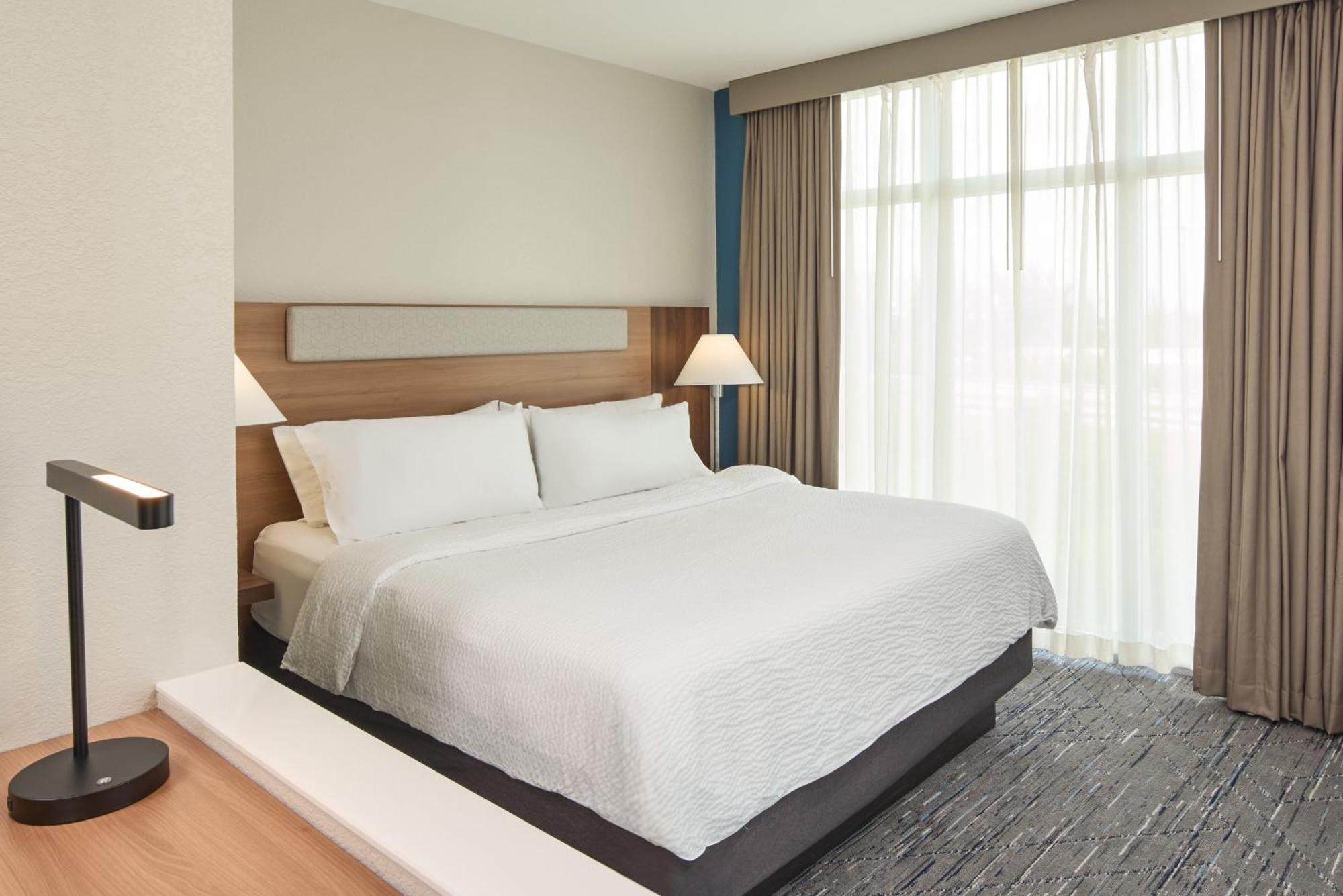 Express Airport-blue Lagoon Area By Ihg Hotel 4*