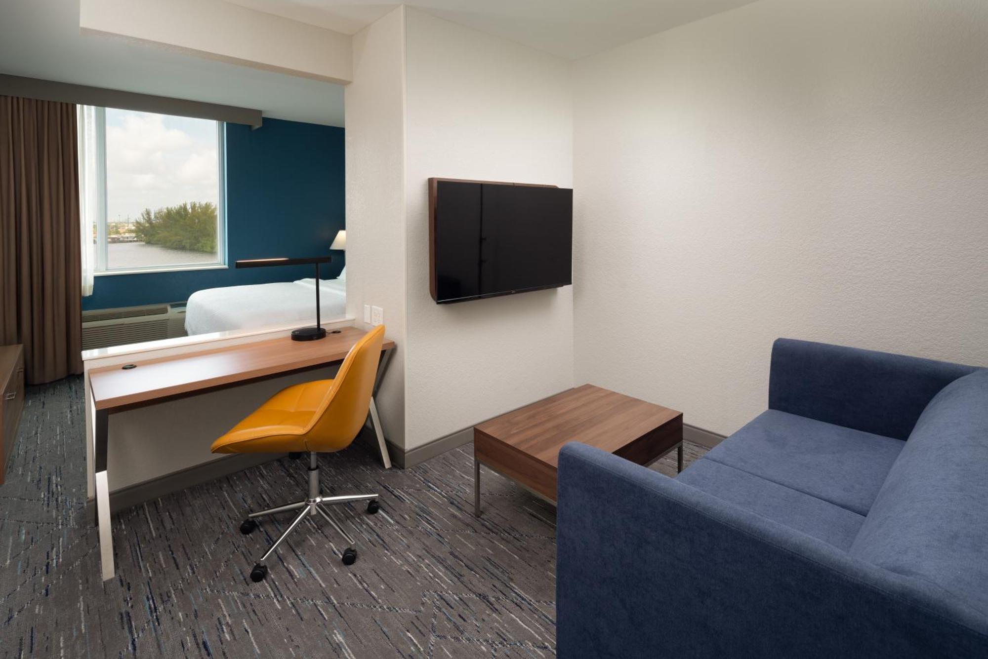 Express Airport-blue Lagoon Area By Ihg 4*