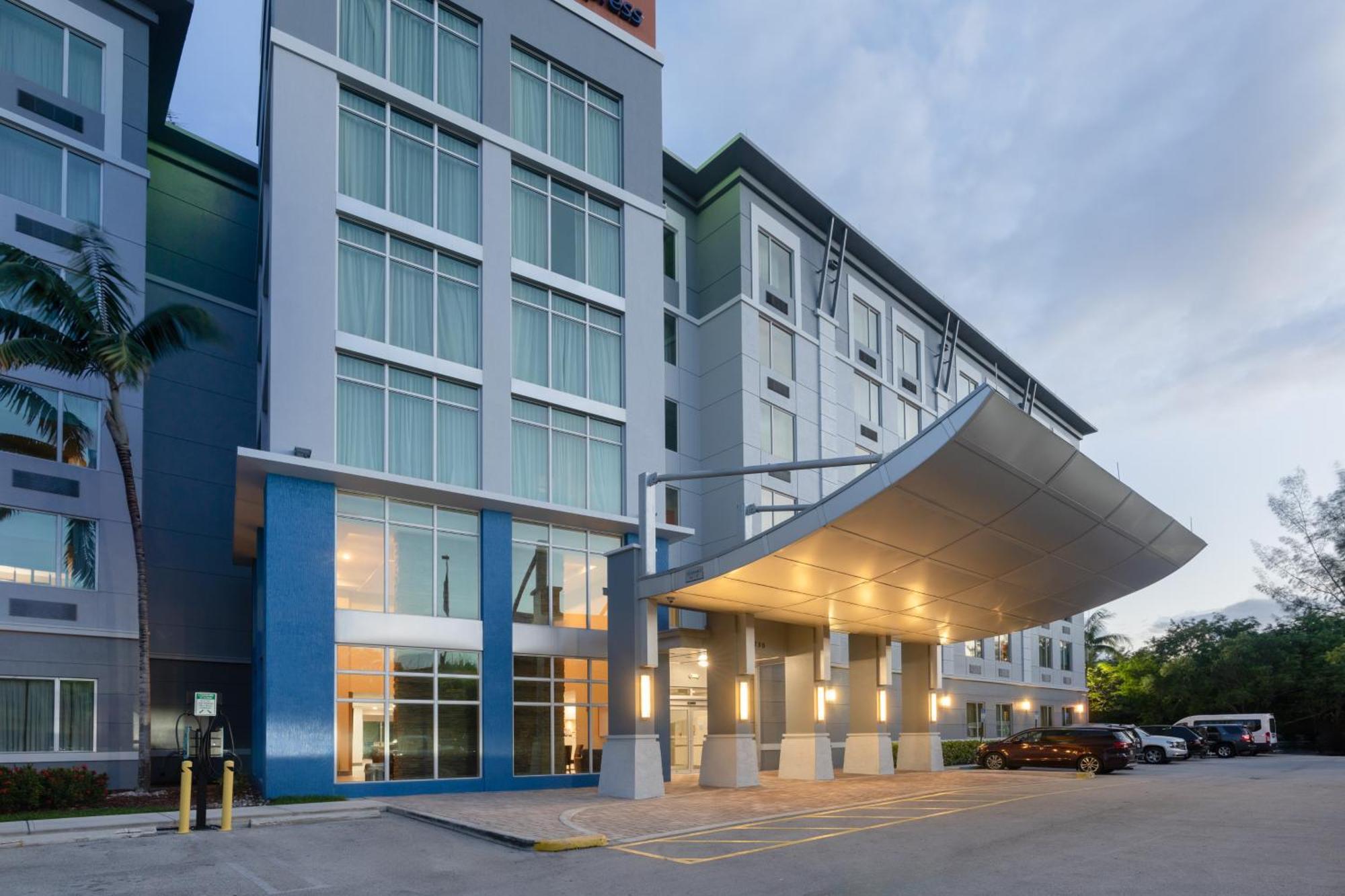 Hotel Express Airport-blue Lagoon Area By Ihg