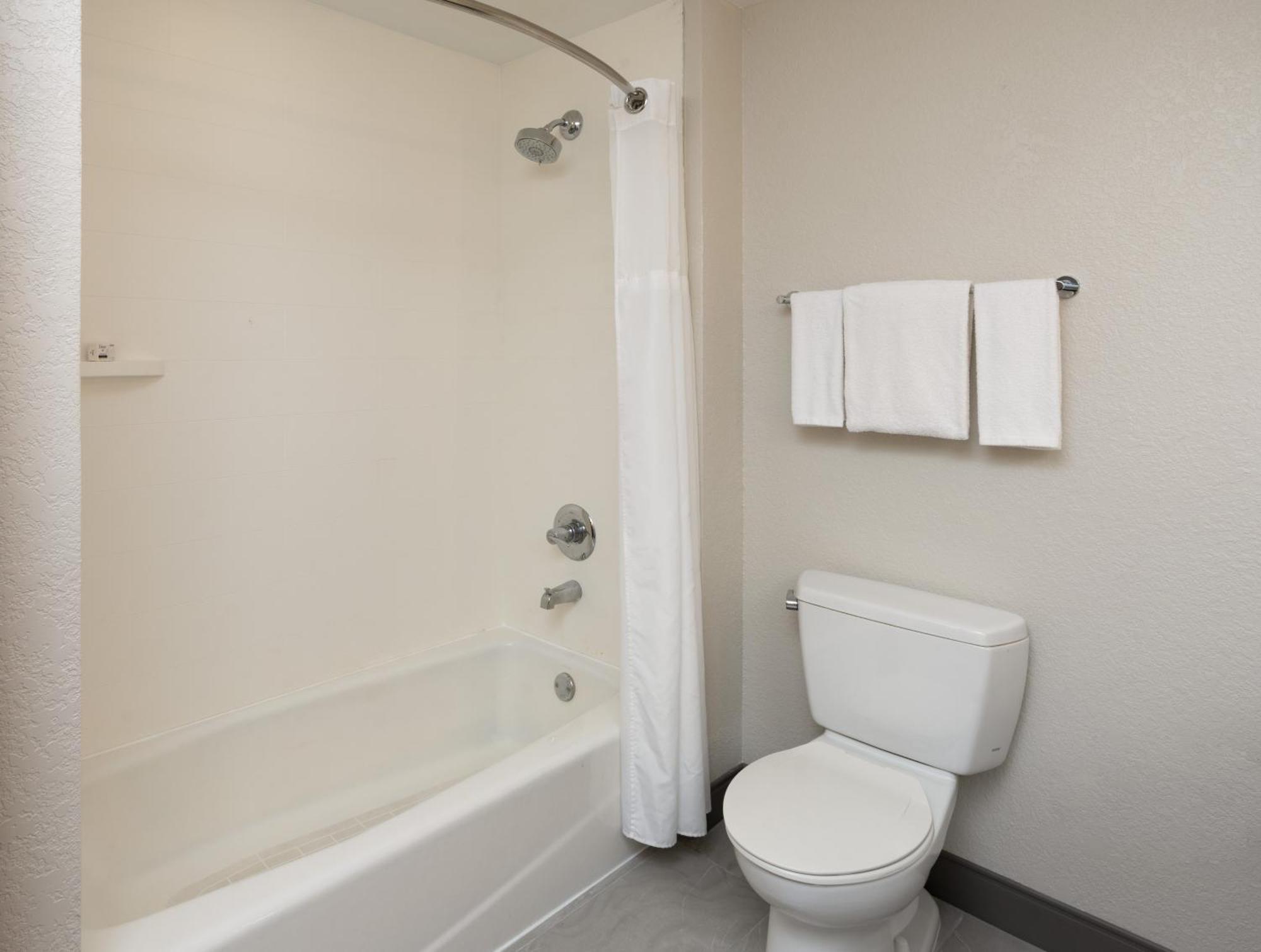 Hotel Express Airport-blue Lagoon Area By Ihg Miami
