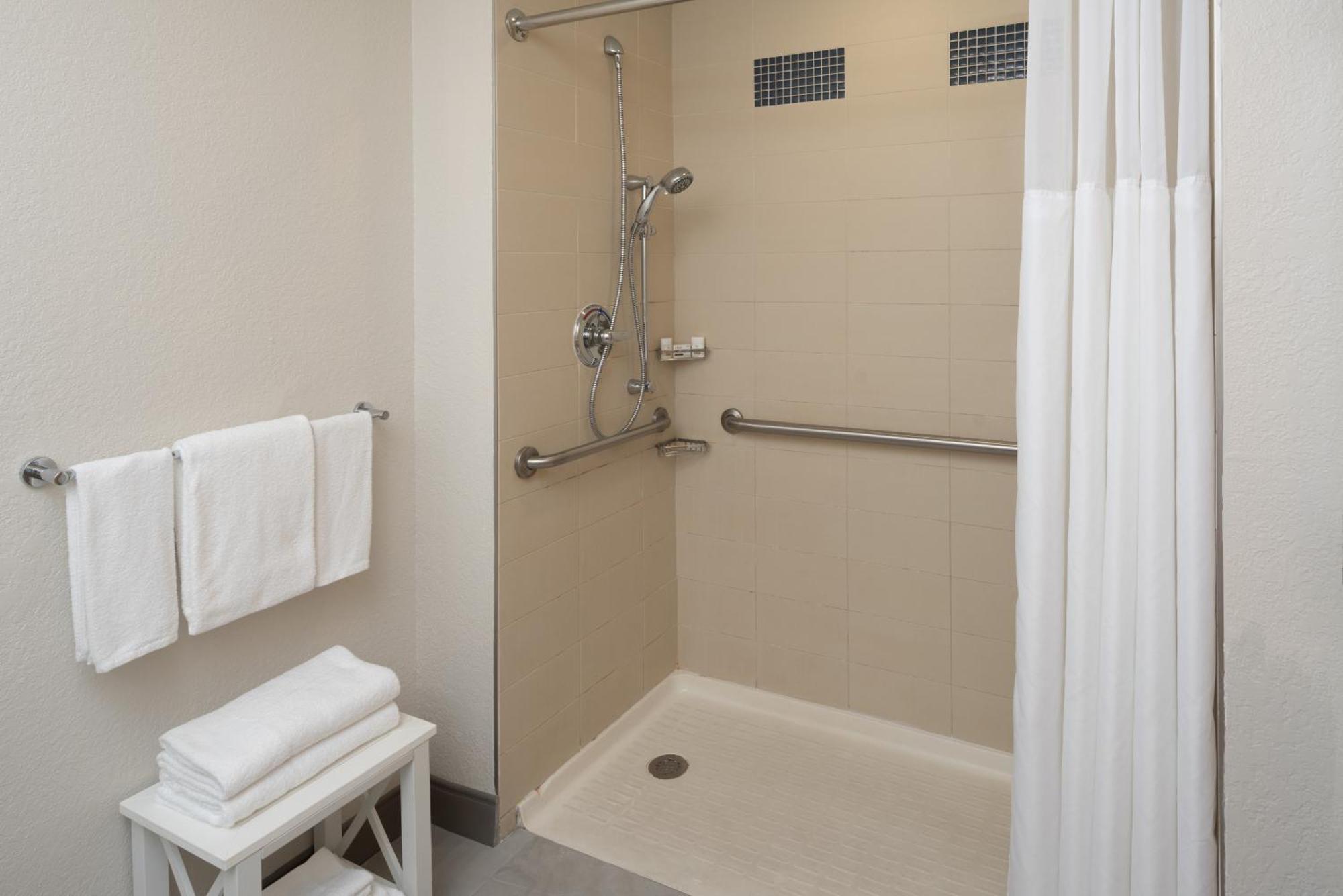 Express Airport-blue Lagoon Area By Ihg Miami
