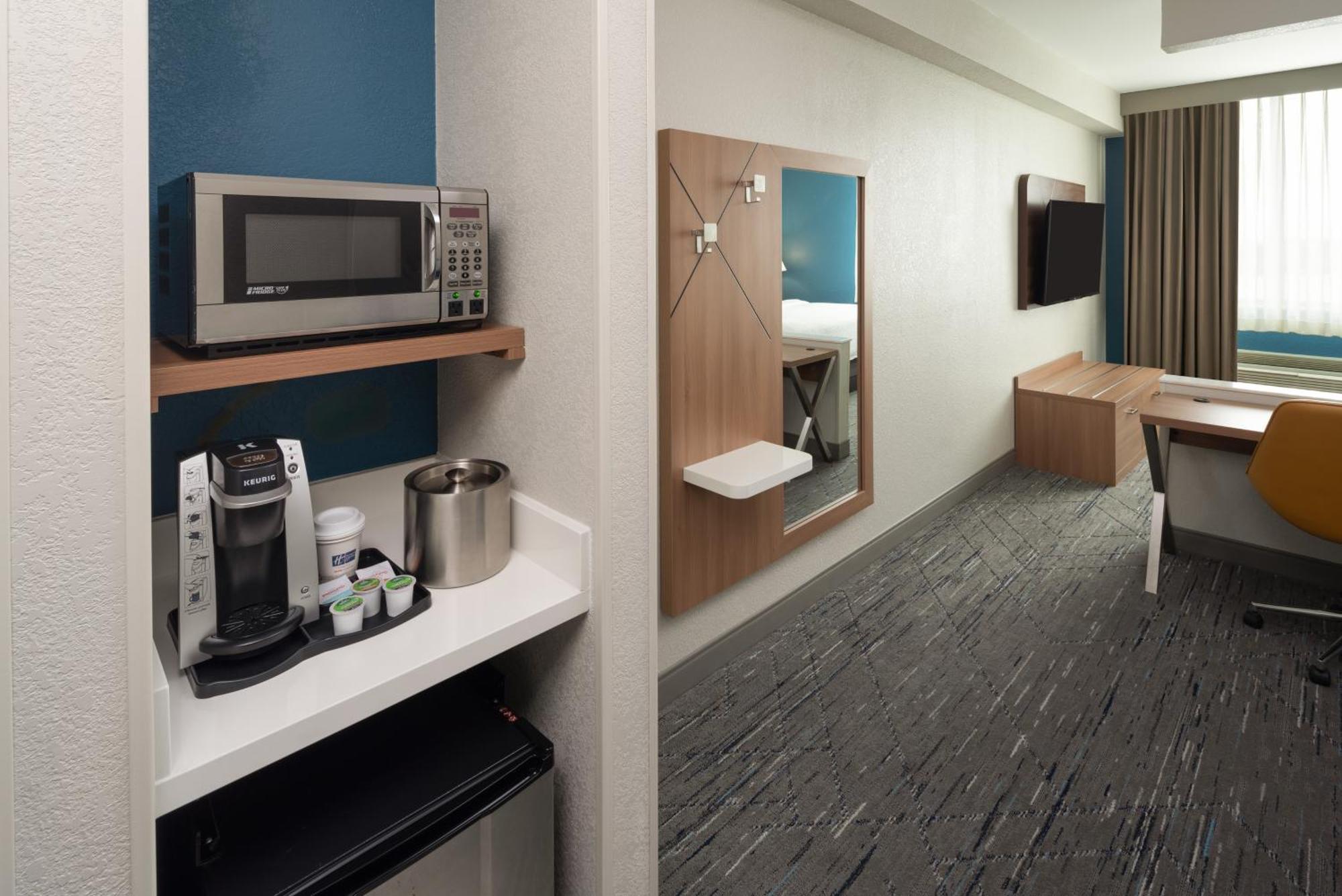 Express Airport-blue Lagoon Area By Ihg