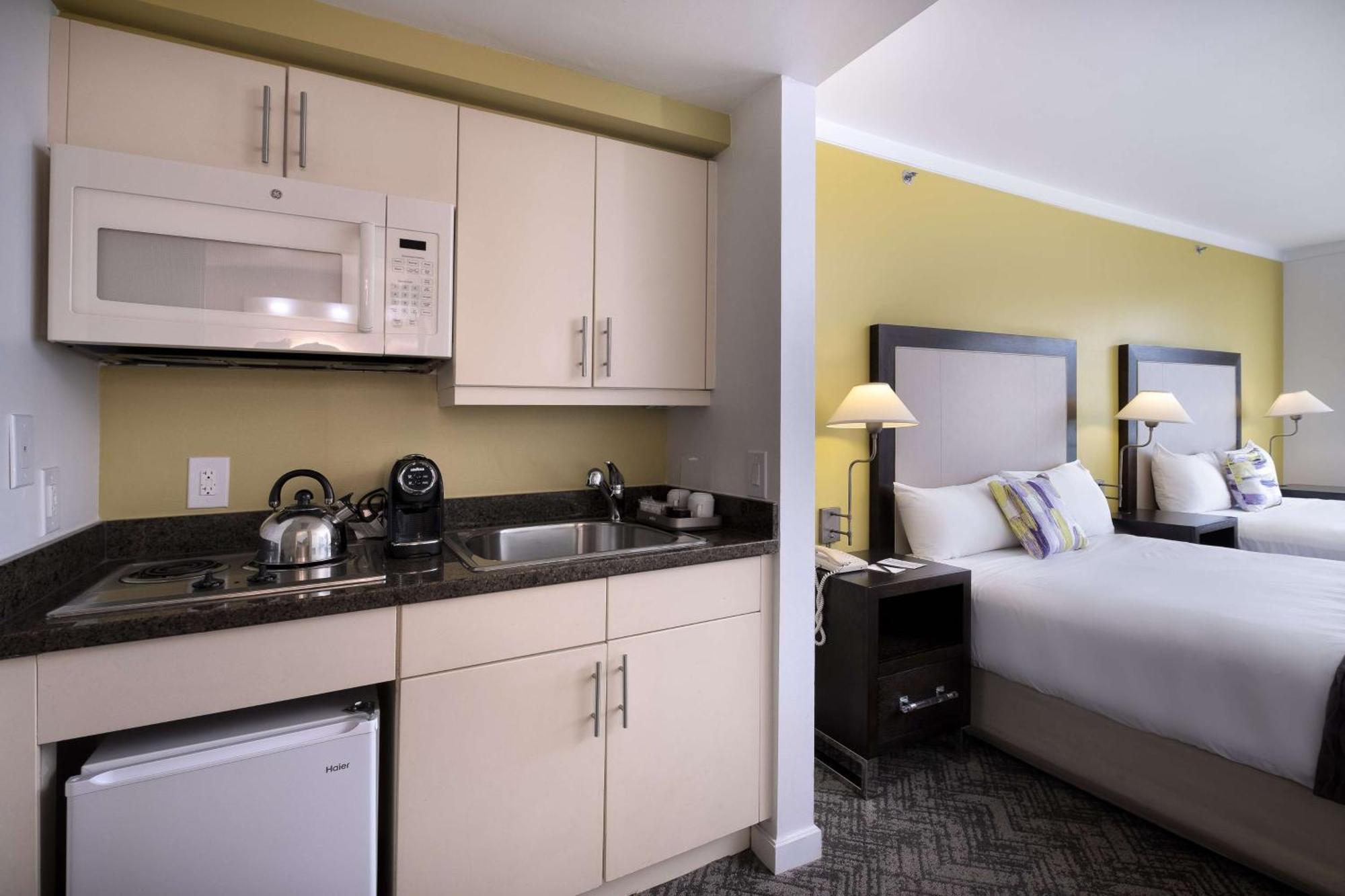 Arya Bw Premier Collection Hotel