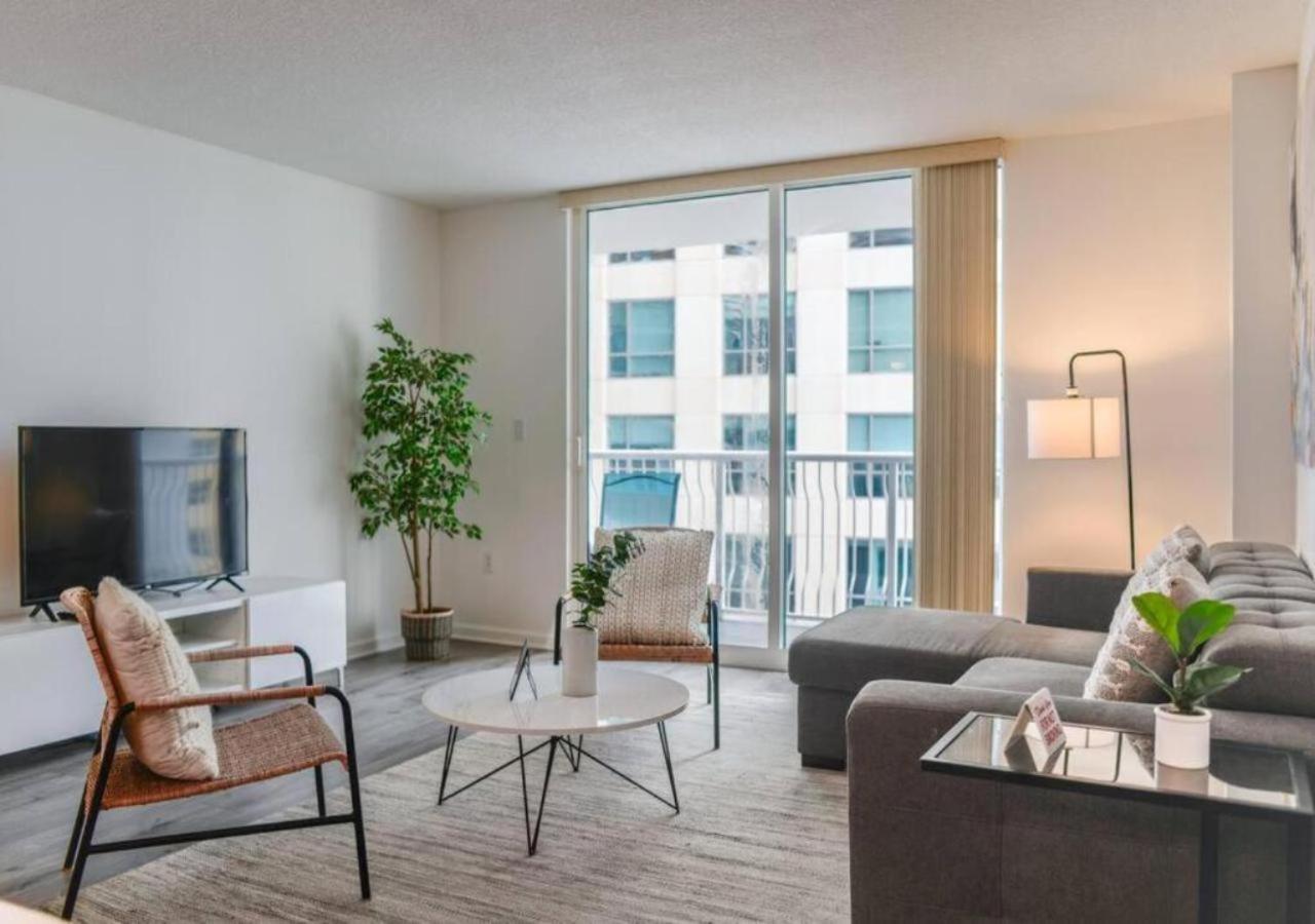 Apartment Stunning 1/1 @brickell Free Parking/pool Miami