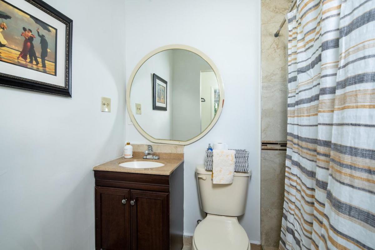 Holiday home Abundant 3bd King Bed Free Parking Wi-fi *