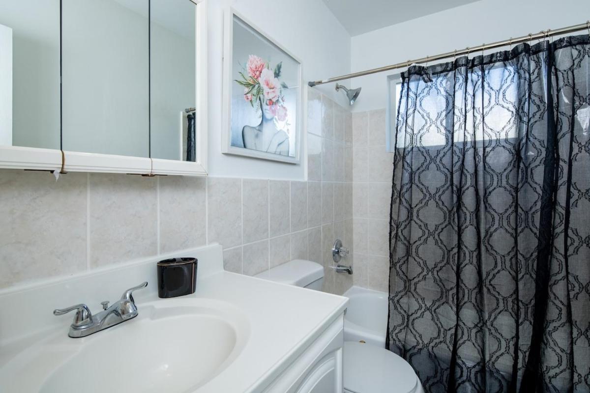 Holiday home Abundant 3bd King Bed Free Parking Wi-fi
