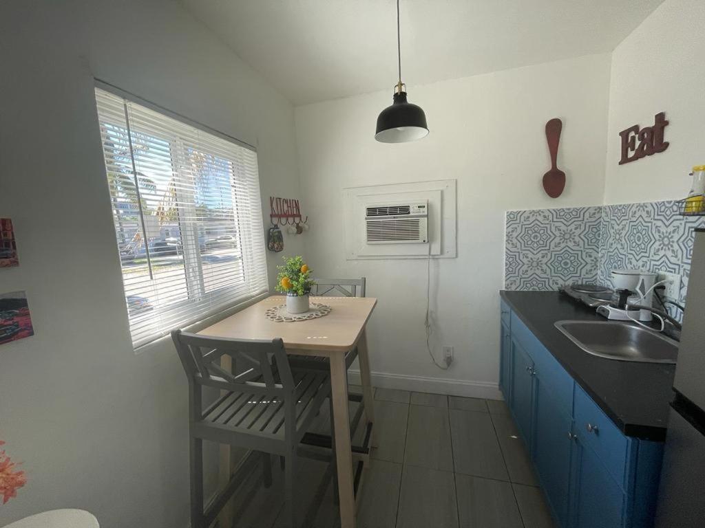 Chic And Comfortable Free Street Parking Appartement