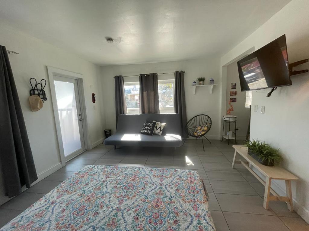 Chic And Comfortable Free Street Parking Appartement Miami