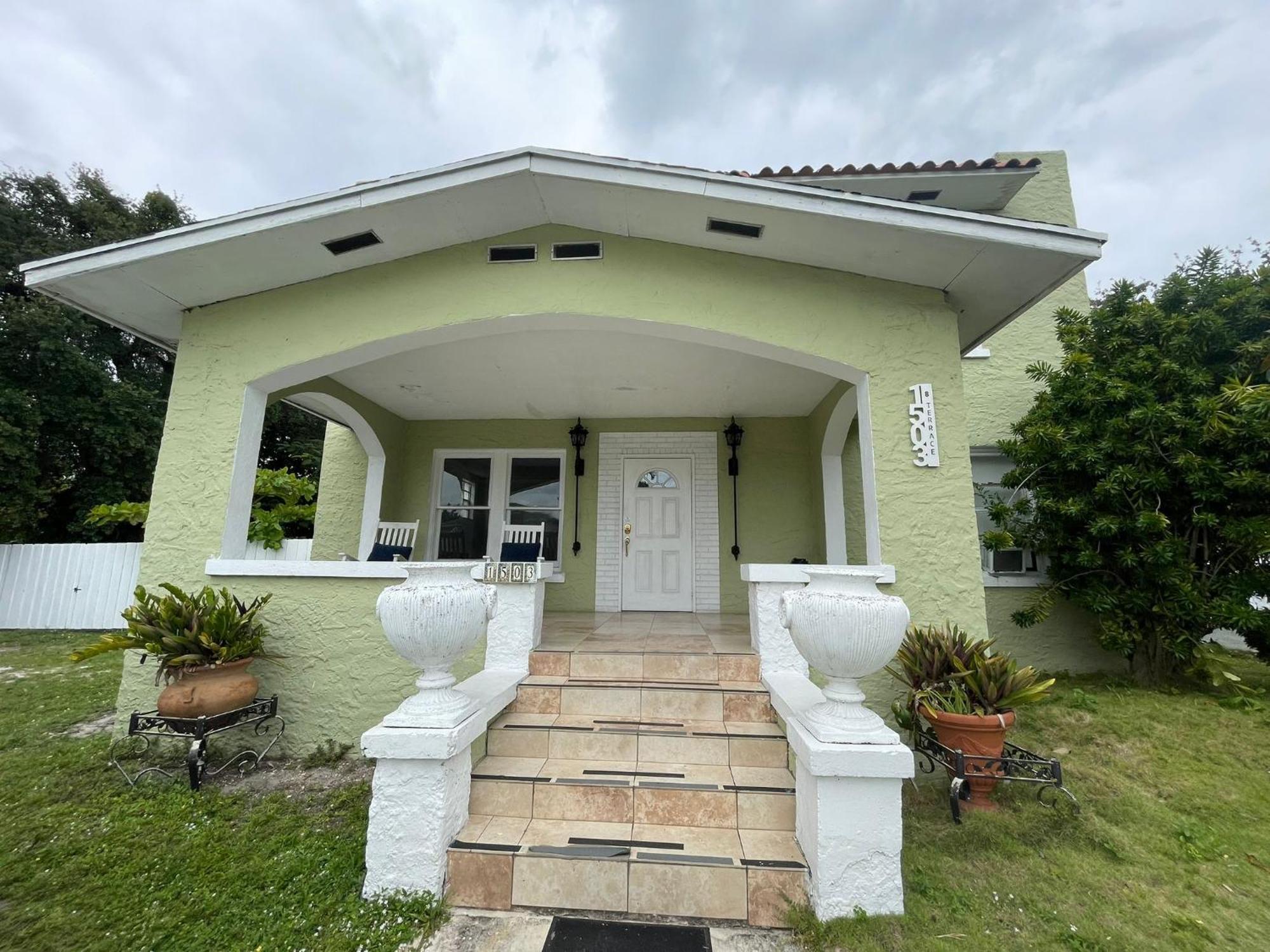Comfy And Spacious With Free Parking Privatunterkunft Miami