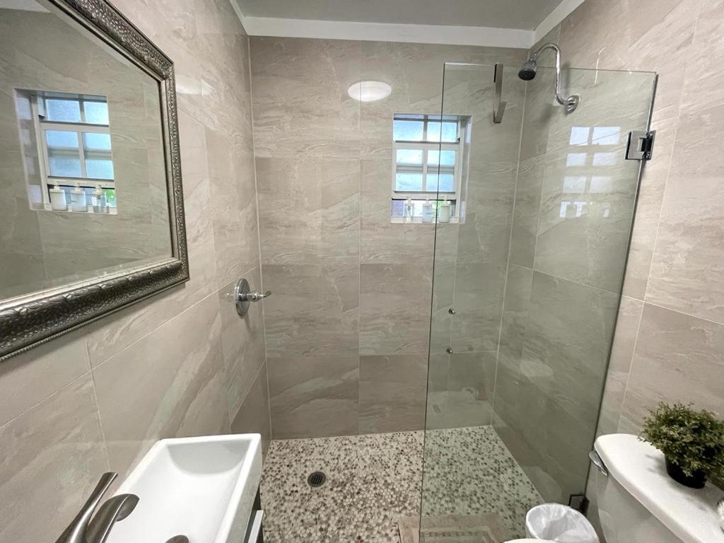 Cozy In The Heart Of Little Havana Privatunterkunft