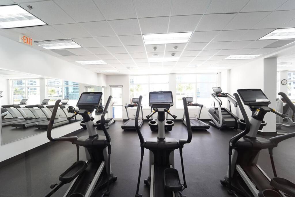 Apartment 2 Bed Condo, Queen Sofa Bed Brickell, Free Parking, Pool, Gym