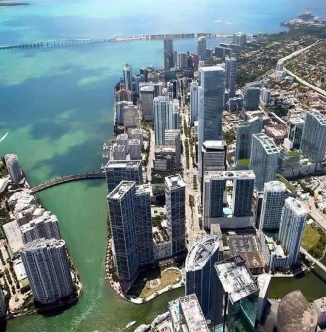 Apartment 2 Bed Condo, Queen Sofa Bed Brickell, Free Parking, Pool, Gym Miami