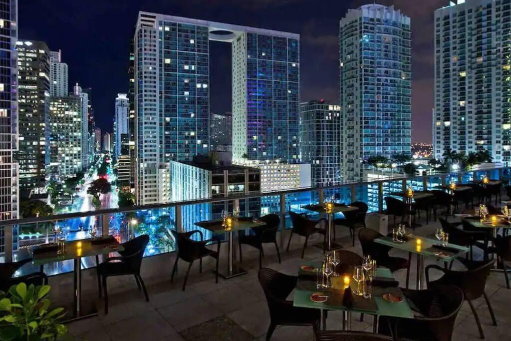 2 Bed Condo, Queen Sofa Bed Brickell, Free Parking, Pool, Gym Apartment