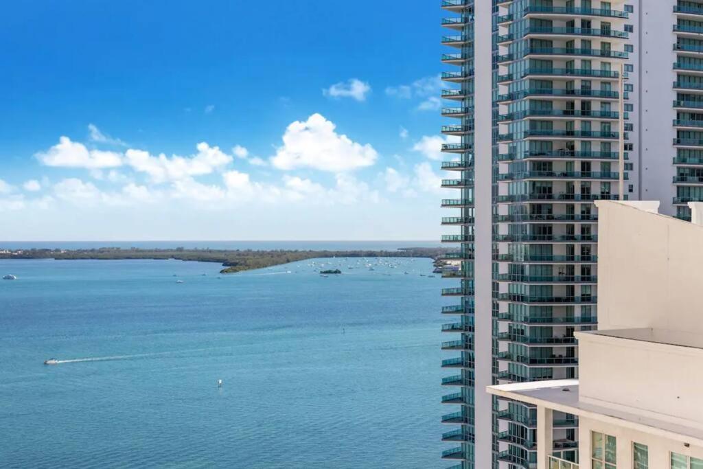 2 Bed Condo, Queen Sofa Bed Brickell, Free Parking, Pool, Gym Apartment *