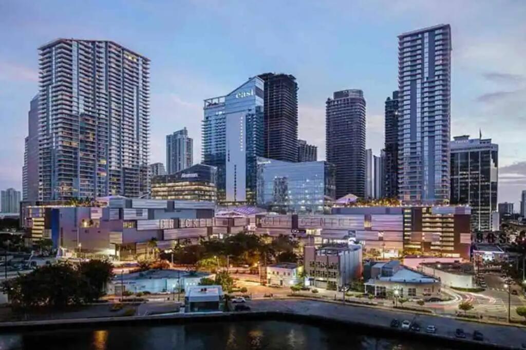 2 Bed Condo, Queen Sofa Bed Brickell, Free Parking, Pool, Gym Miami