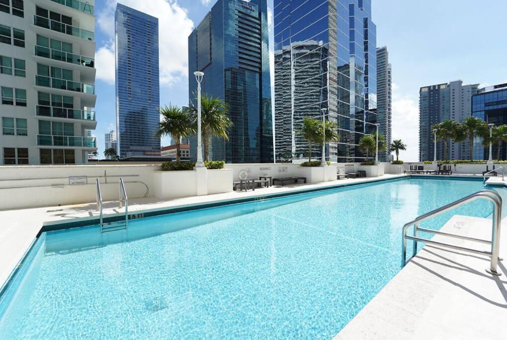 2 Bed Condo, Queen Sofa Bed Brickell, Free Parking, Pool, Gym Apartment