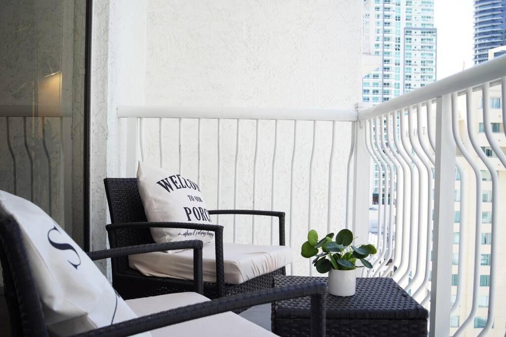 Apartment 2 Bed Condo, Queen Sofa Bed Brickell, Free Parking, Pool, Gym