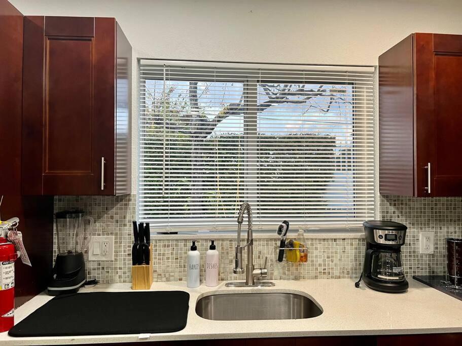 Comfortable House Near Downtown & Airport Holiday home