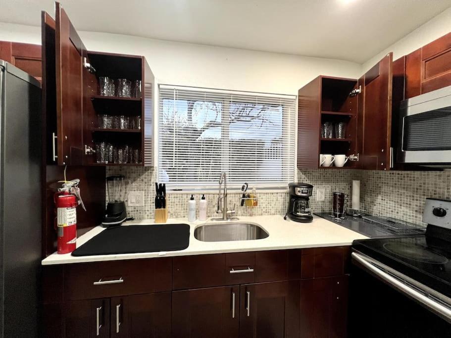Comfortable House Near Downtown & Airport *