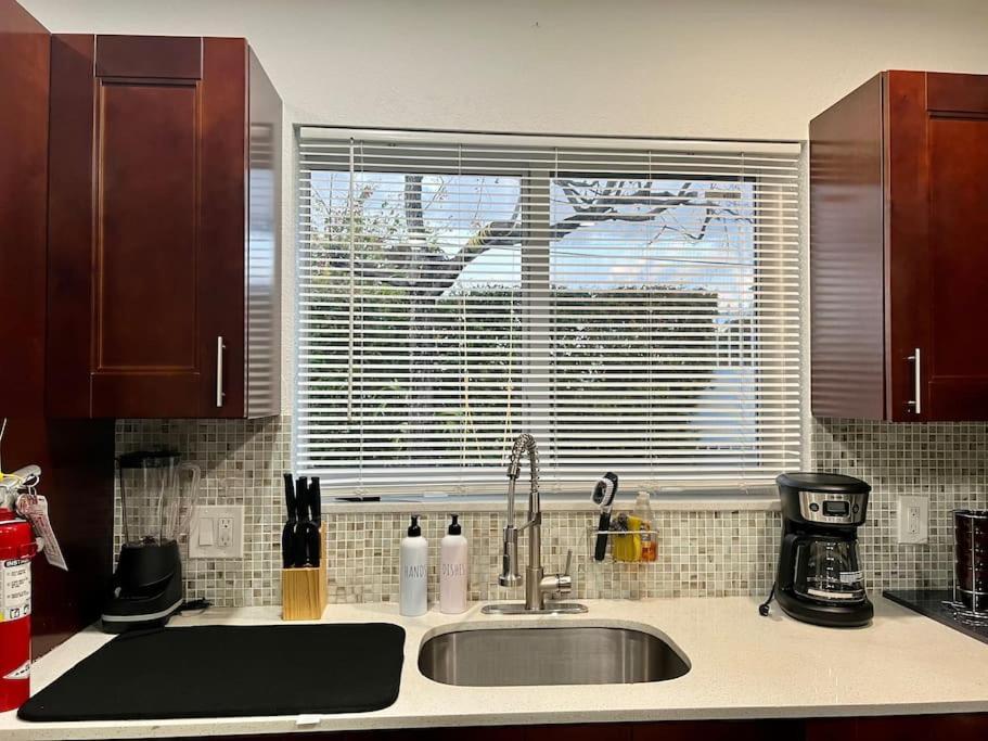 Comfortable House Near Downtown & Airport Holiday home *