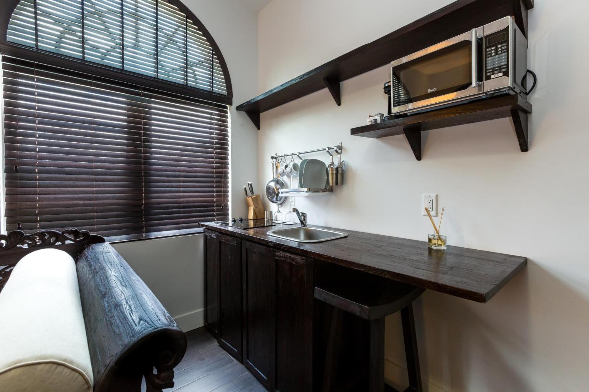 Vive Zen Queen Apartment