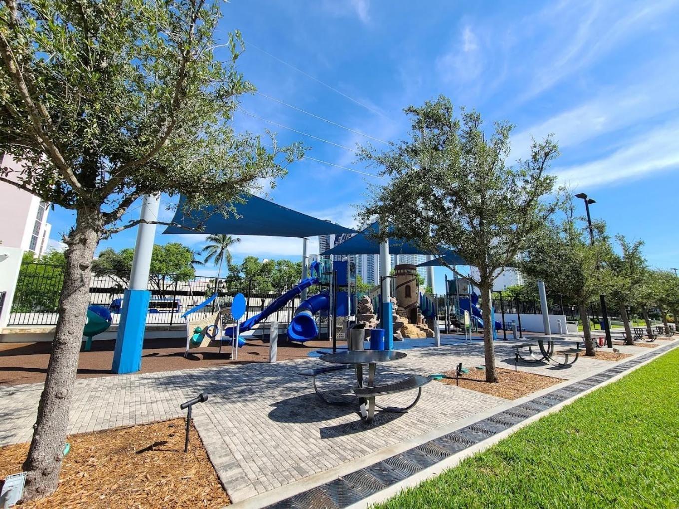 Holiday home Luxury Lakefront Retreat Perfect For Family Fun
