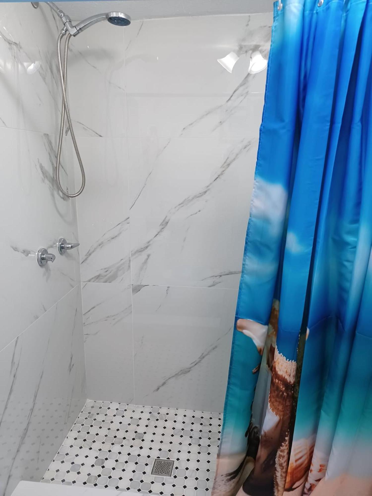 B5 Value On Private Bedroom With Private Bathroom In Little Havana, Privatunterkunft *