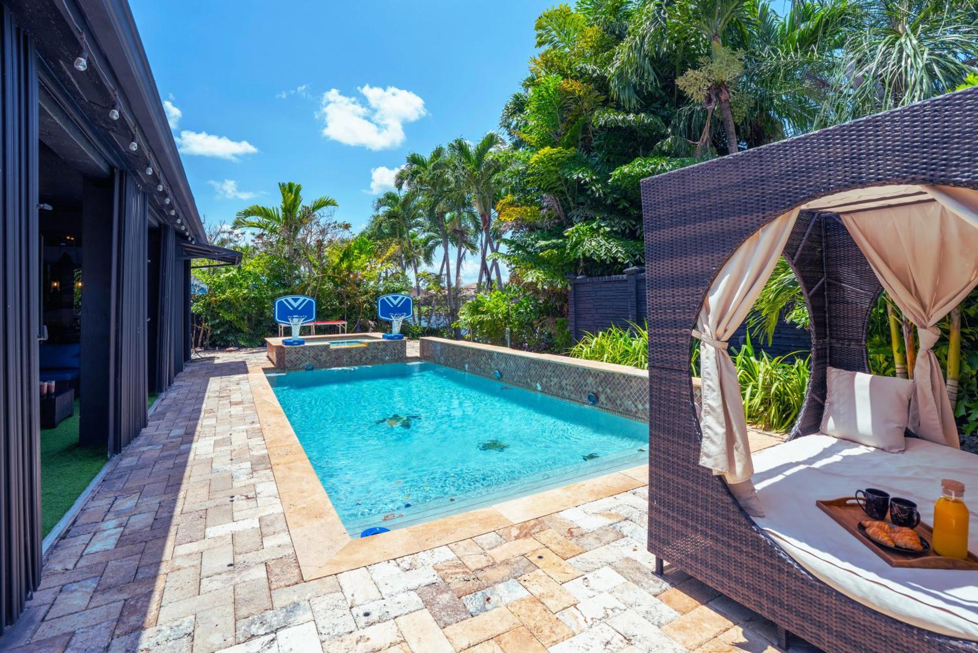 Avatar Luxe 5br W Cinema, Pool, Game & Bbq Villa