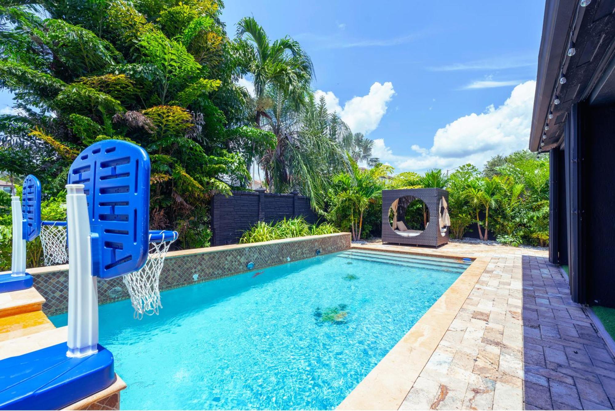 Avatar Luxe 5br W Cinema, Pool, Game & Bbq * Miami