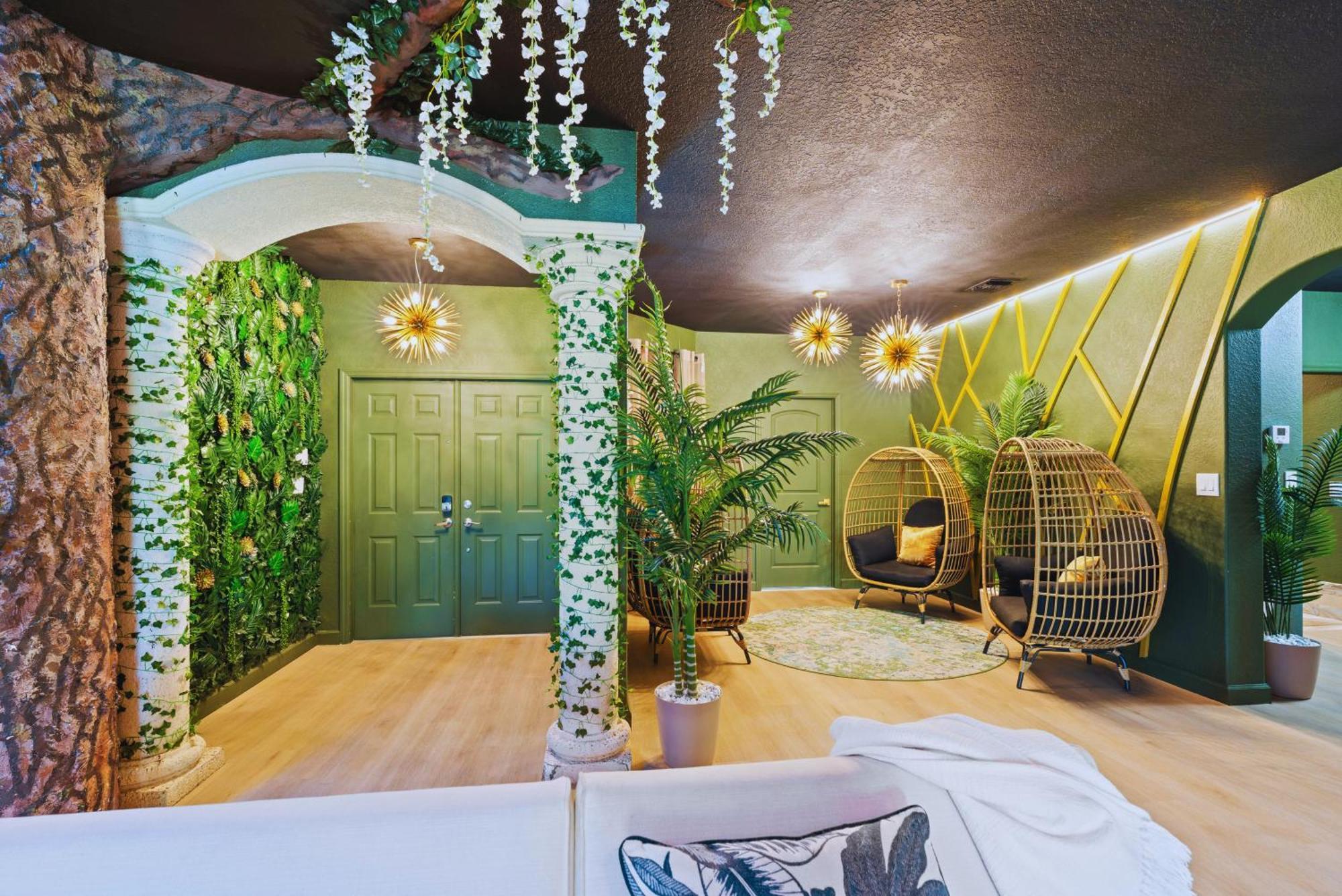 Villa Avatar Luxe 5br W Cinema, Pool, Game & Bbq Miami