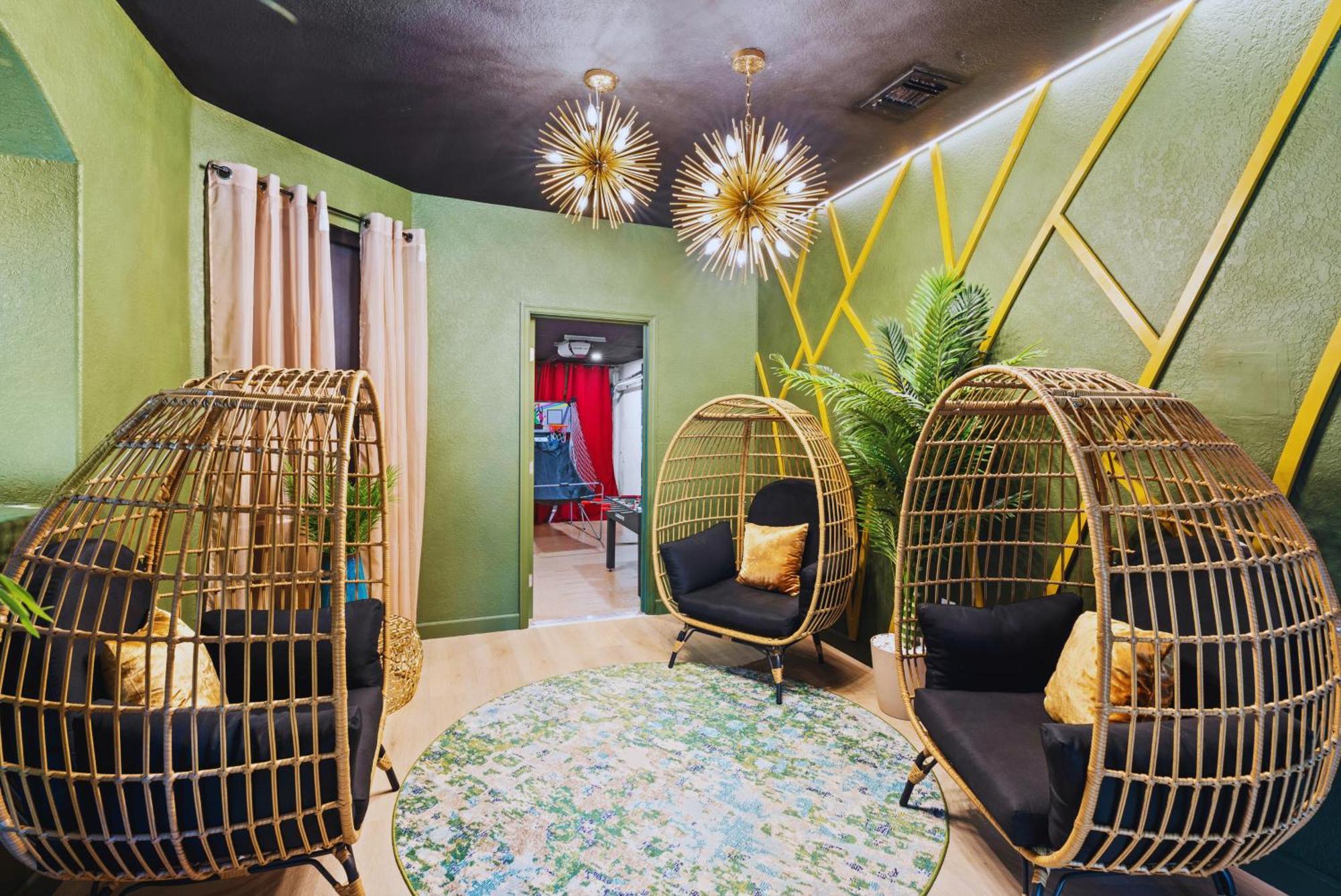 Avatar Luxe 5br W Cinema, Pool, Game & Bbq Villa