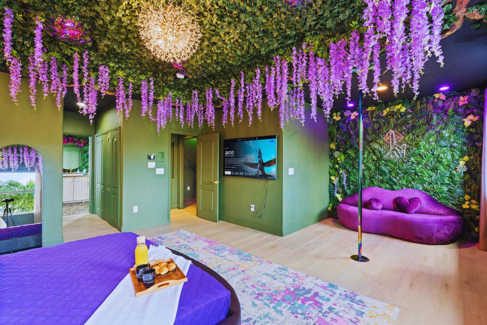 Avatar Luxe 5br W Cinema, Pool, Game & Bbq * Miami