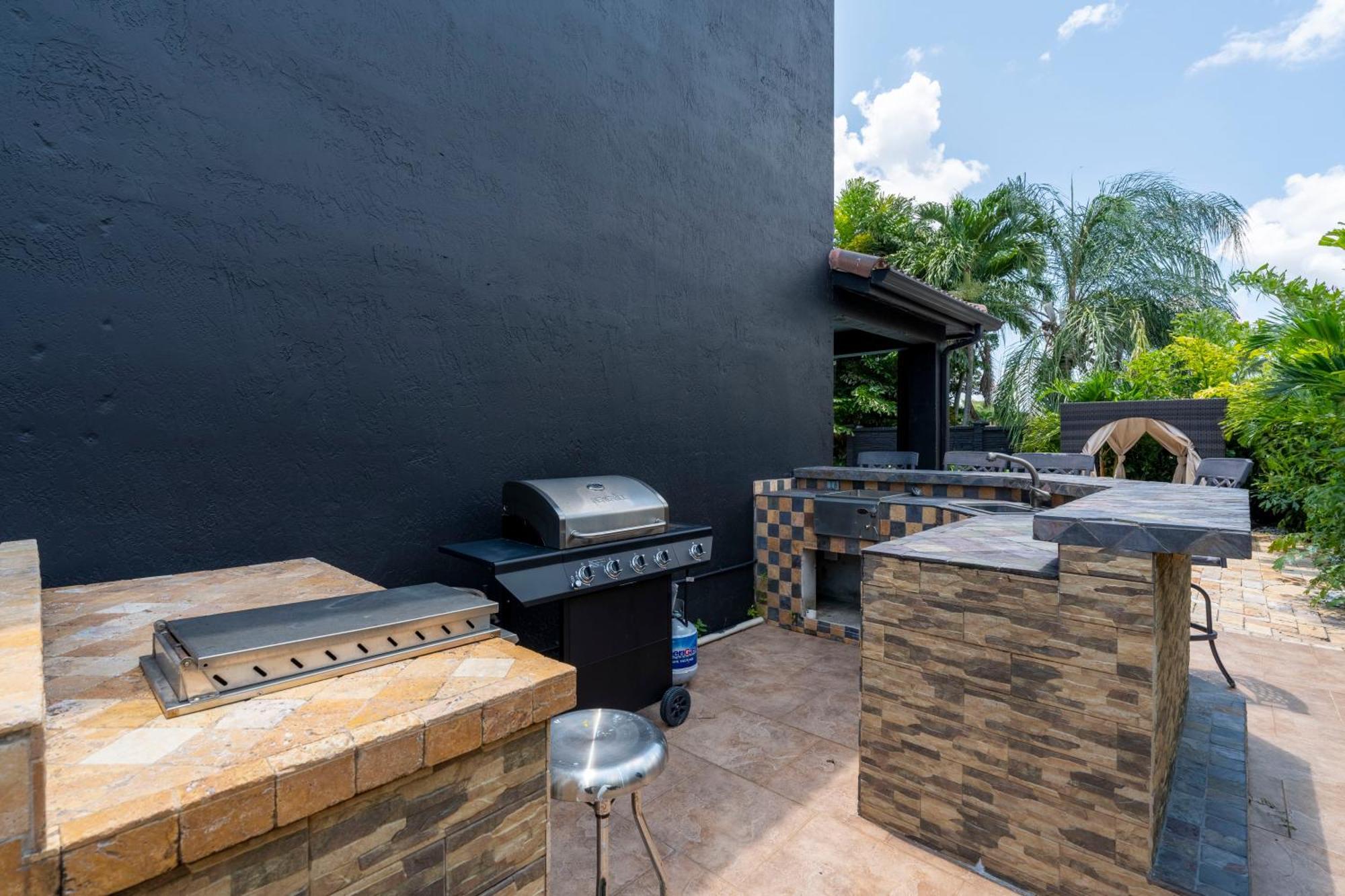Avatar Luxe 5br W Cinema, Pool, Game & Bbq Miami