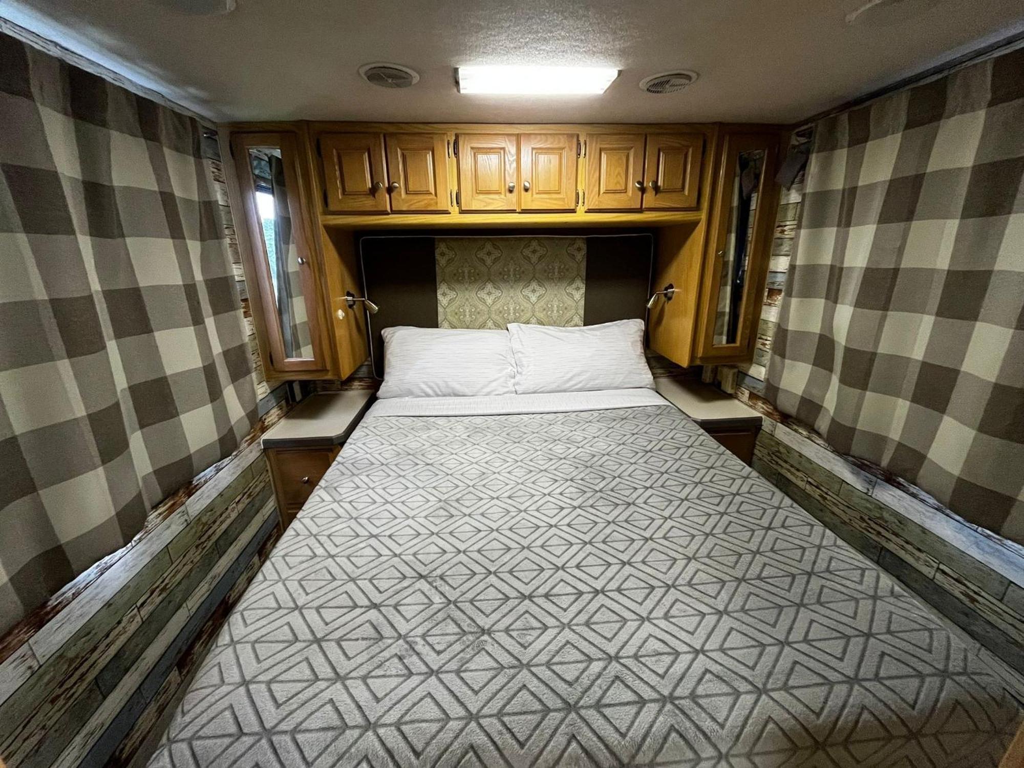 Campsite Remodeled And Comfortable Rv - Free Parking *