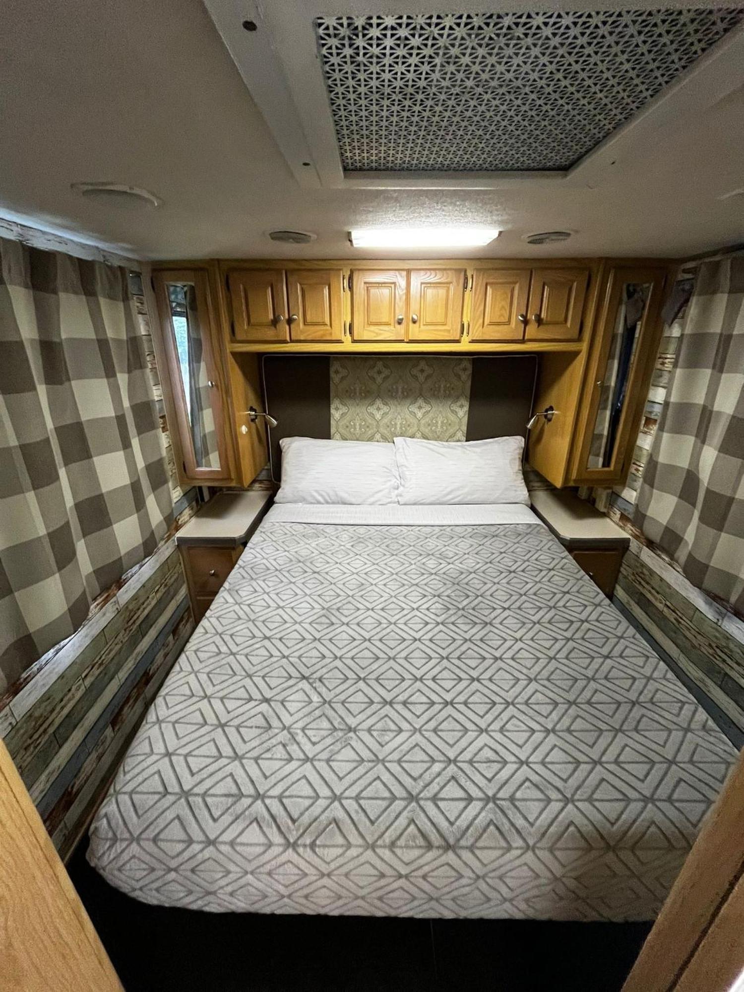Remodeled And Comfortable Rv - Free Parking Campsite Miami
