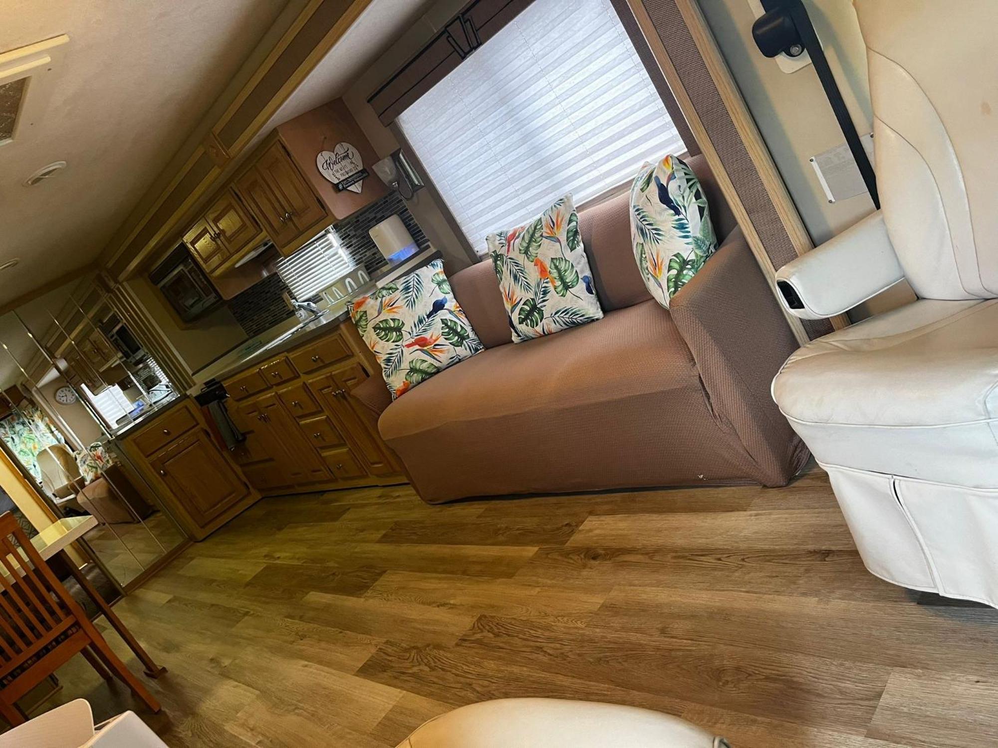 Campsite Remodeled And Comfortable Rv - Free Parking Miami