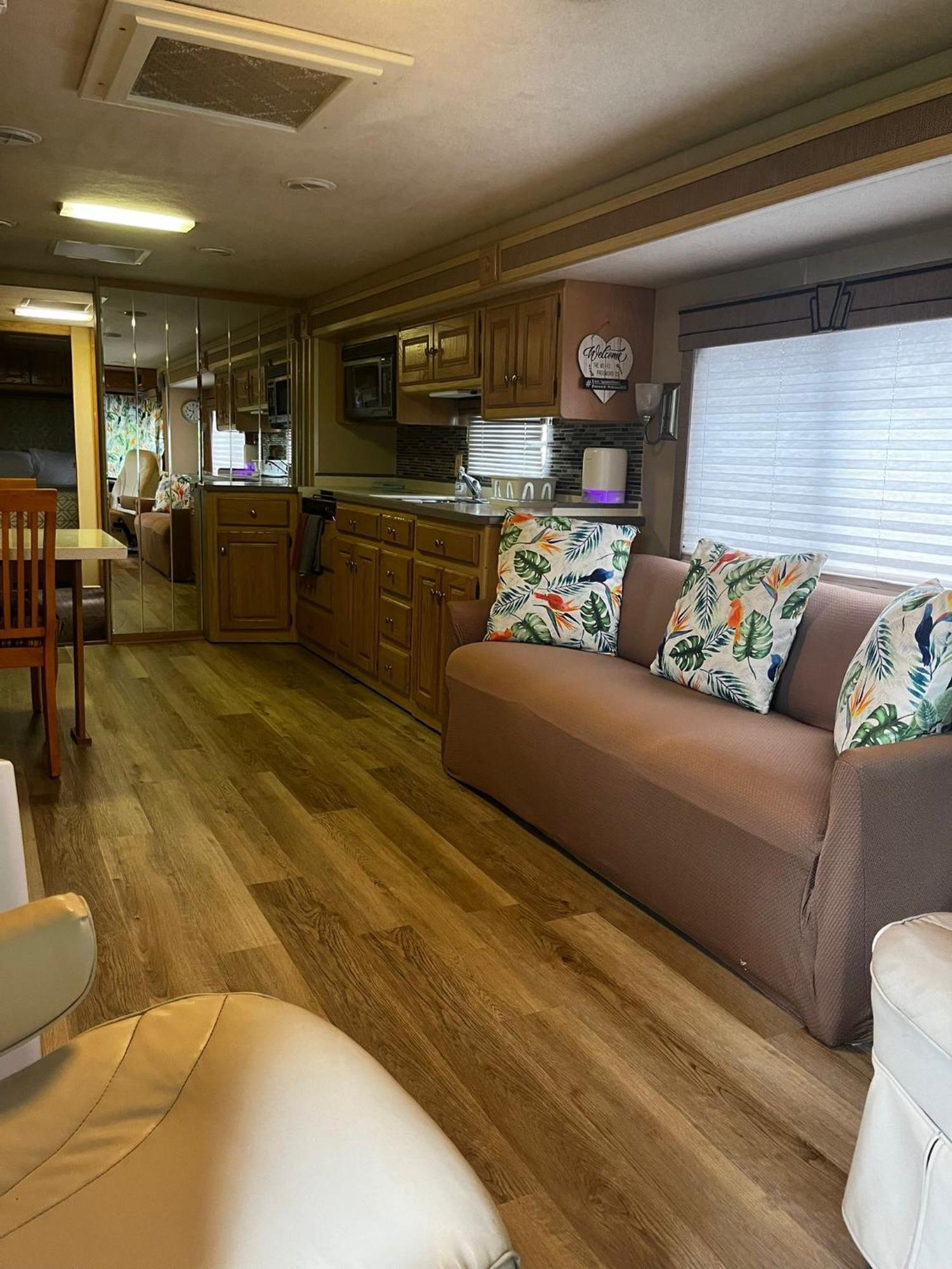 Remodeled And Comfortable Rv - Free Parking Campsite Miami