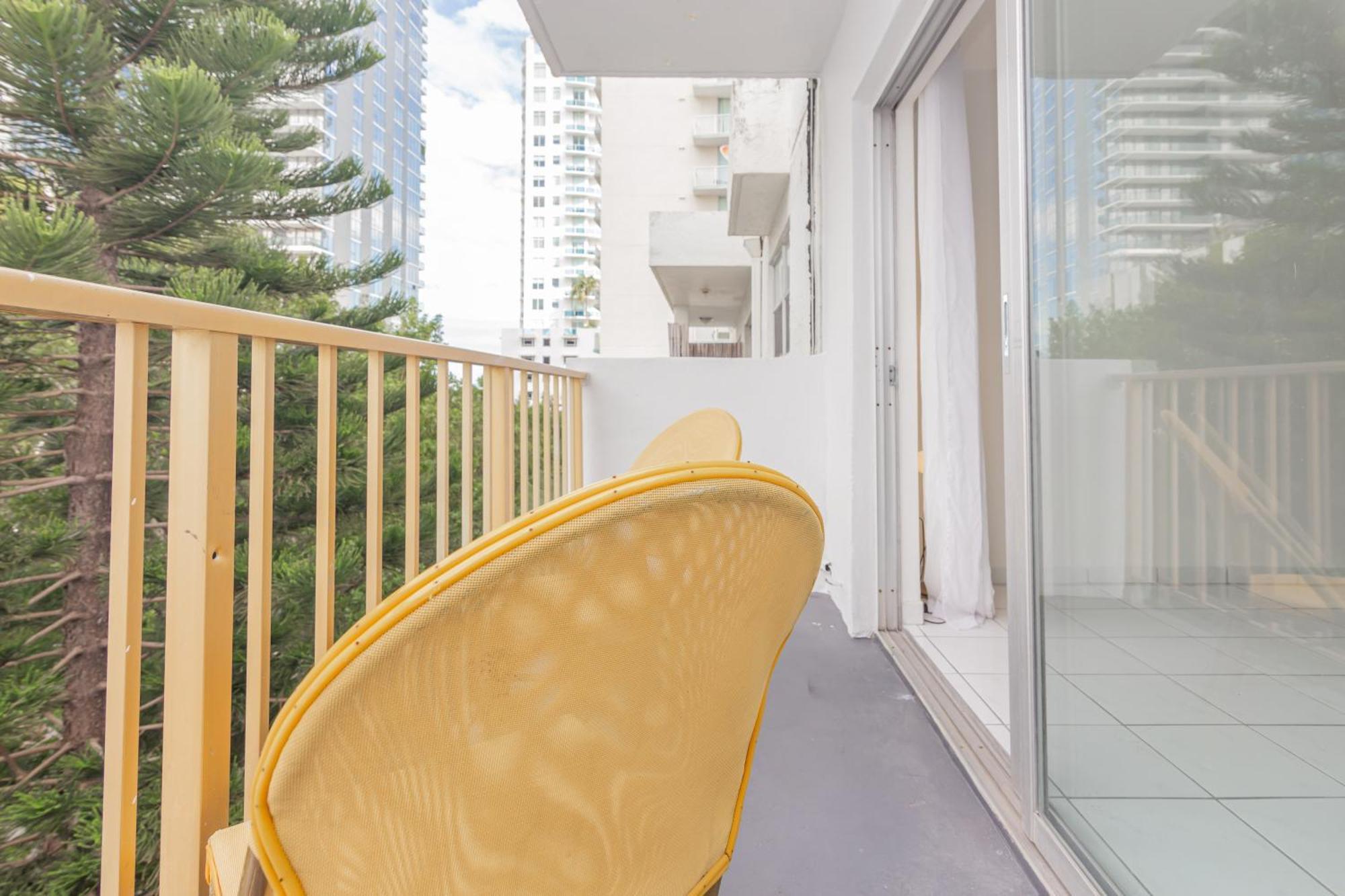 1 Bedroom - Downtown Apartment