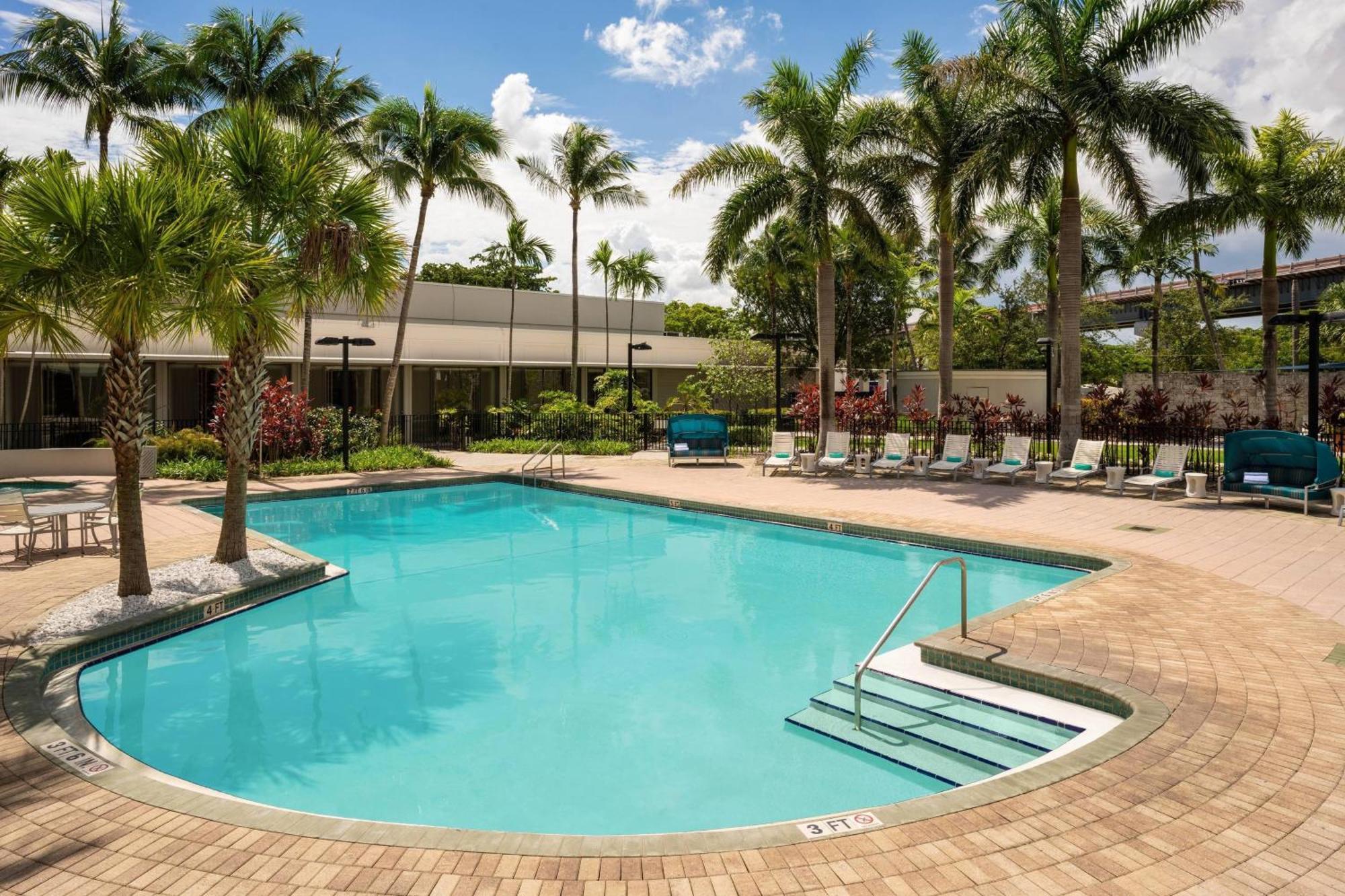 Hotel Courtyard By Marriott Airport 3*