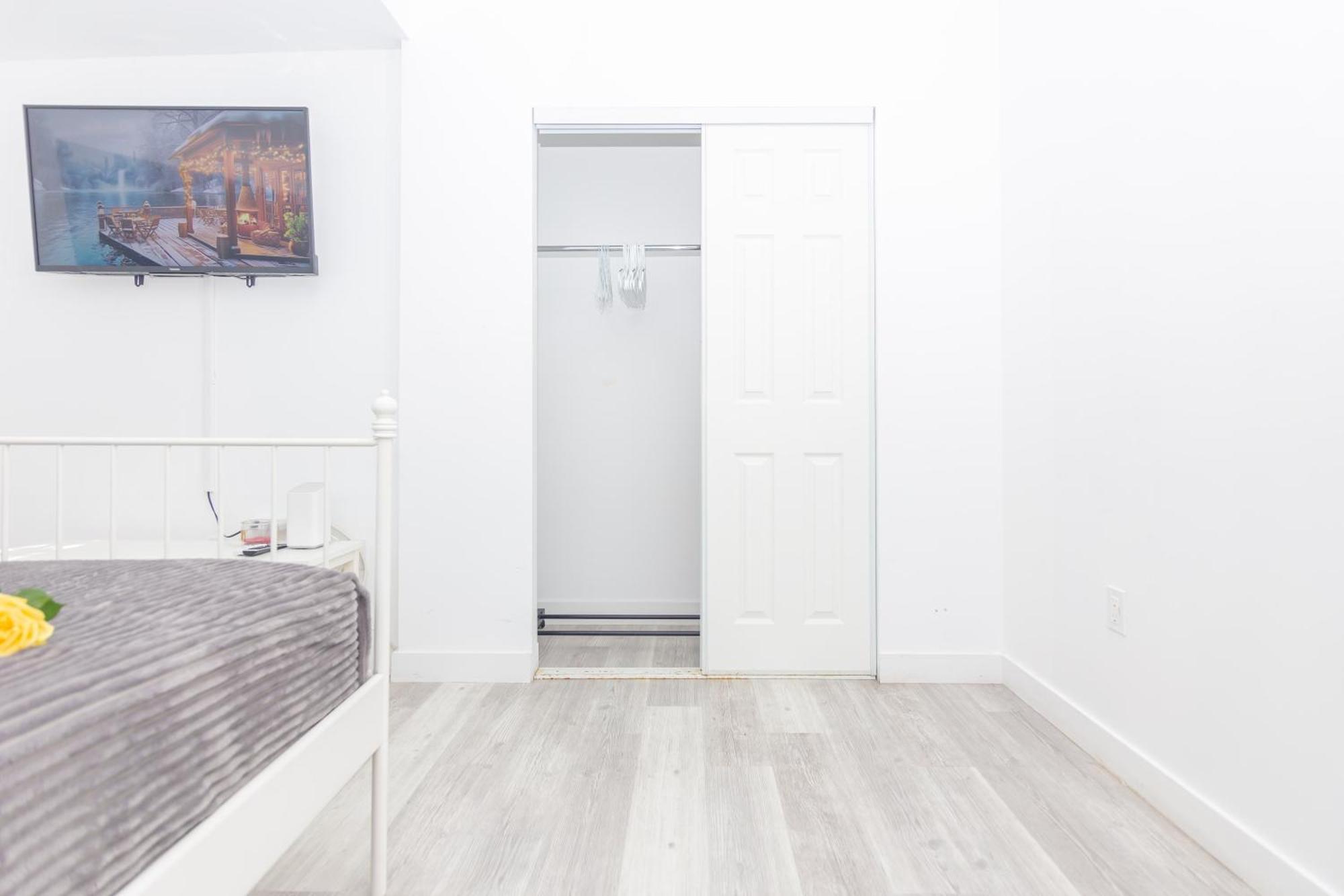 1 Bedroom - Midtown Apartment *