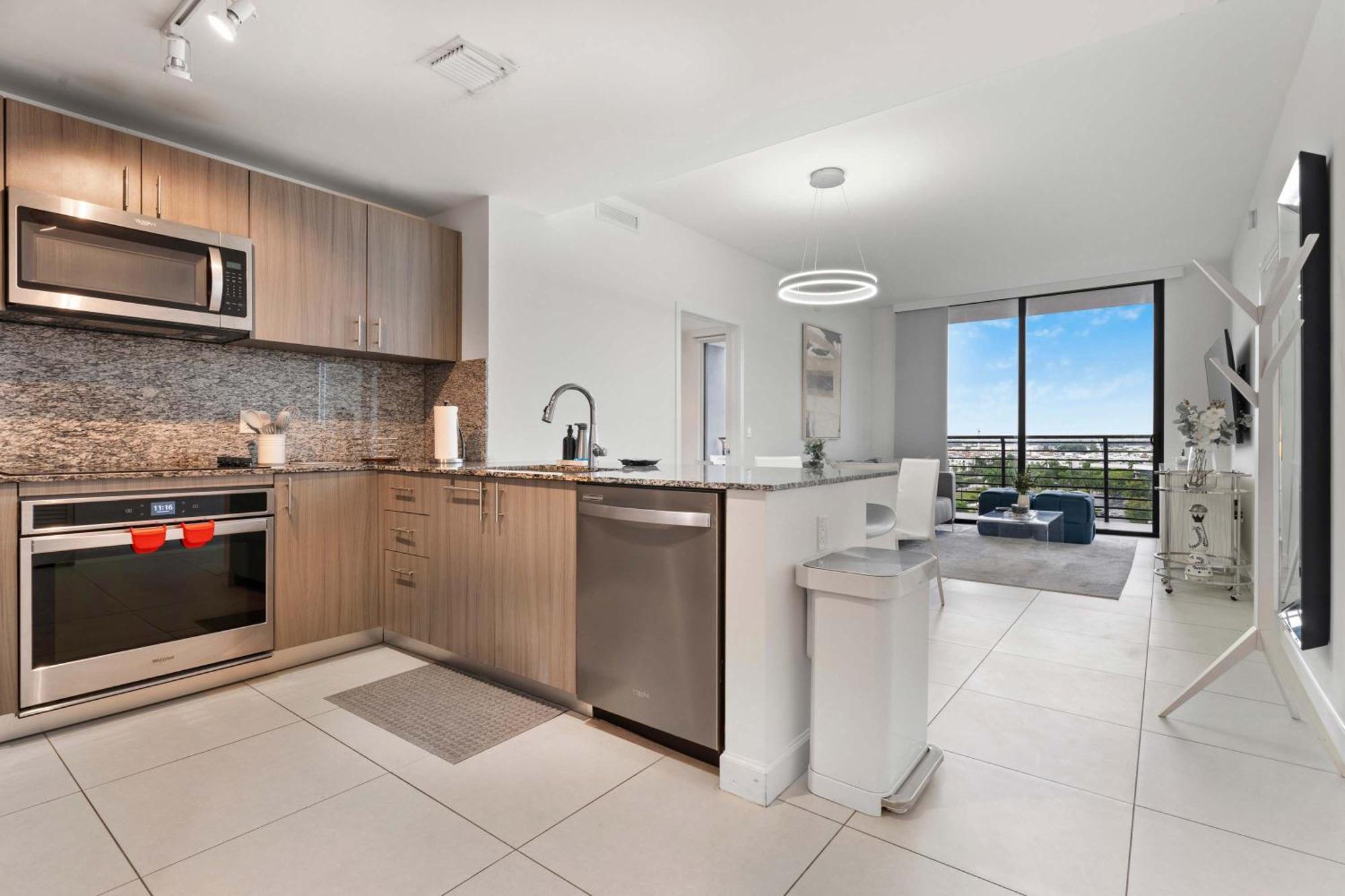 La Central- Cityplace Doral And Across From A Park Miami