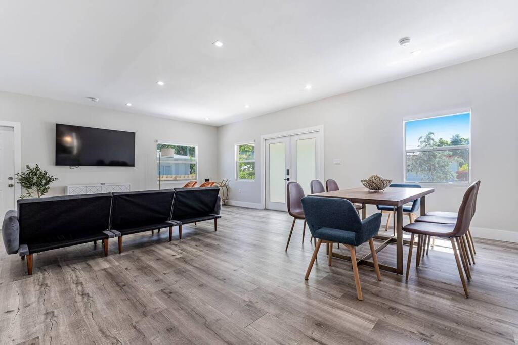 Modern Oasis Retreat - Close To Airport *