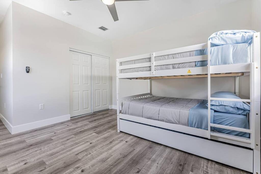 Modern Oasis Retreat - Close To Airport Holiday home Miami
