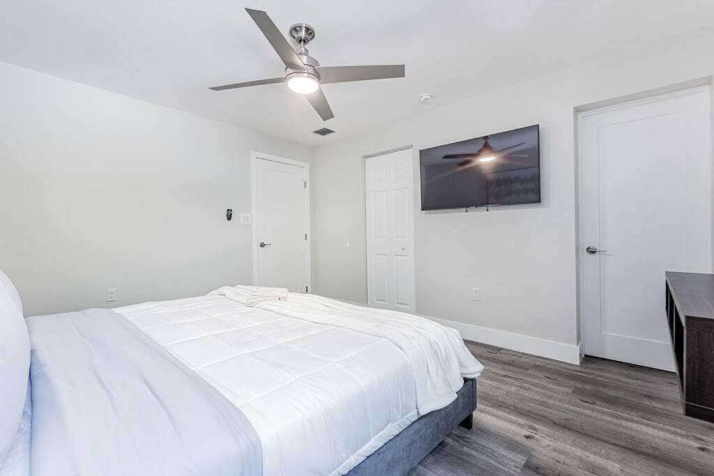 Modern Oasis Retreat - Close To Airport *