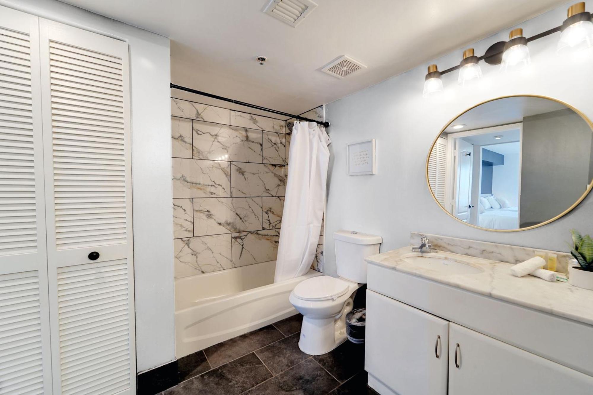 Apartment 2 Bed Condo, Queen Sofa Bed Brickell, Free Parking, Pool, Gym *