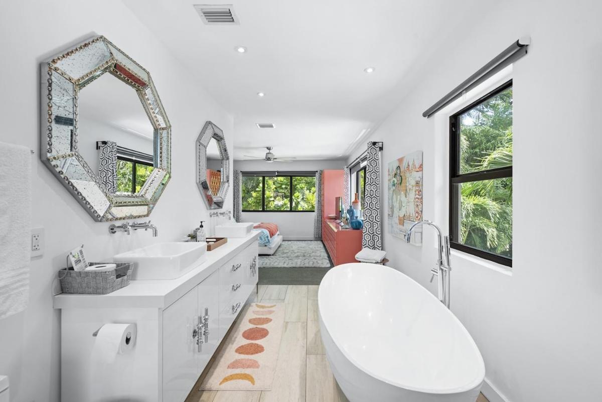 The Waterhouse- Amazing With Infinity Pool Holiday home *