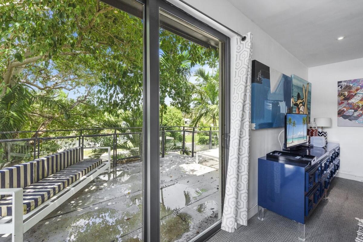 The Waterhouse- Amazing With Infinity Pool Holiday home Miami