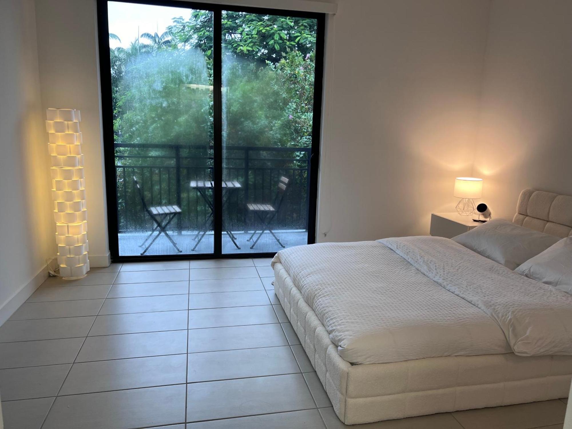 Master Bed In Calle Ocho Homestay Miami