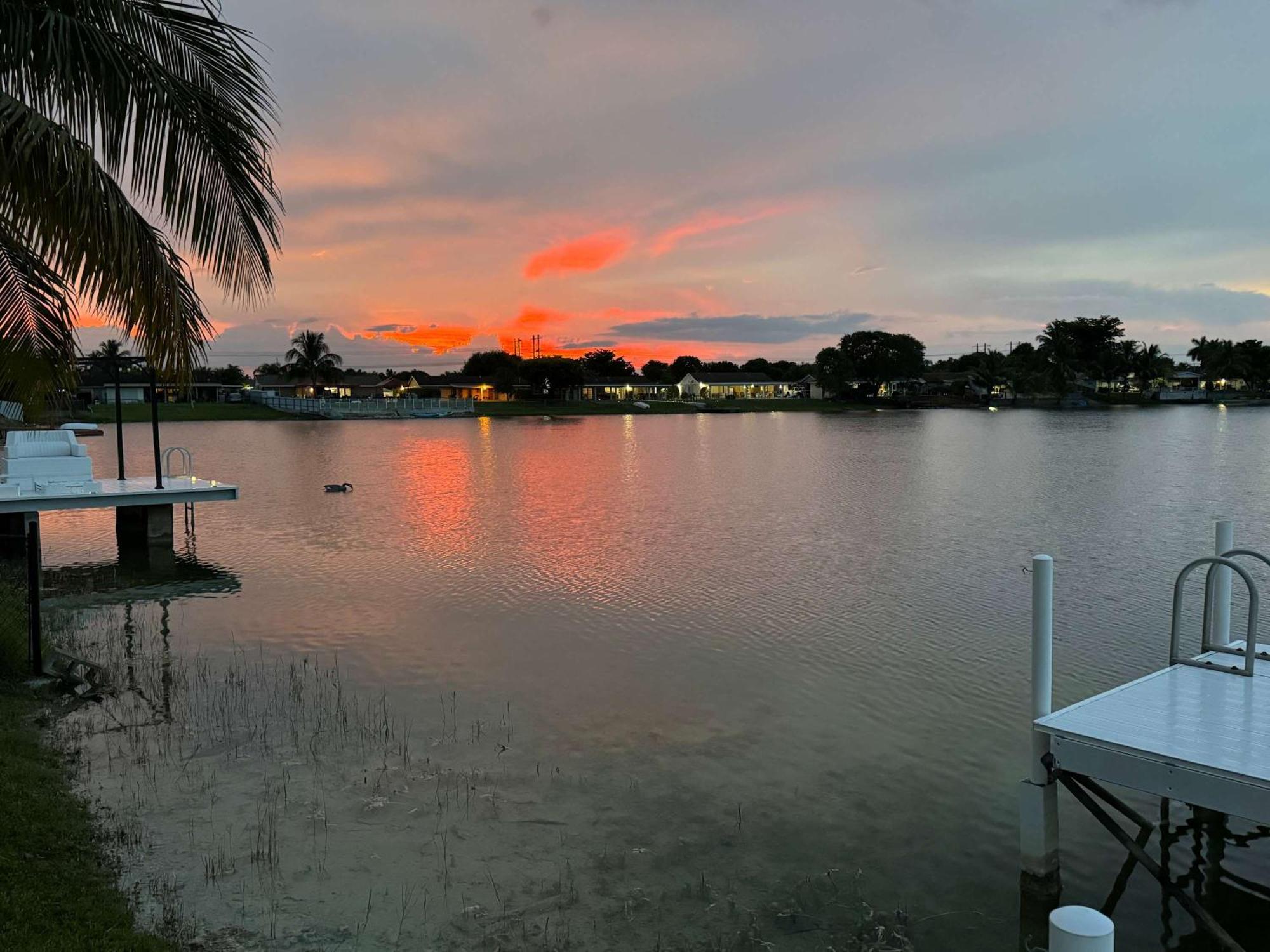 Best Location Iconic 4bd Waterfront Luxury Mia Holiday home