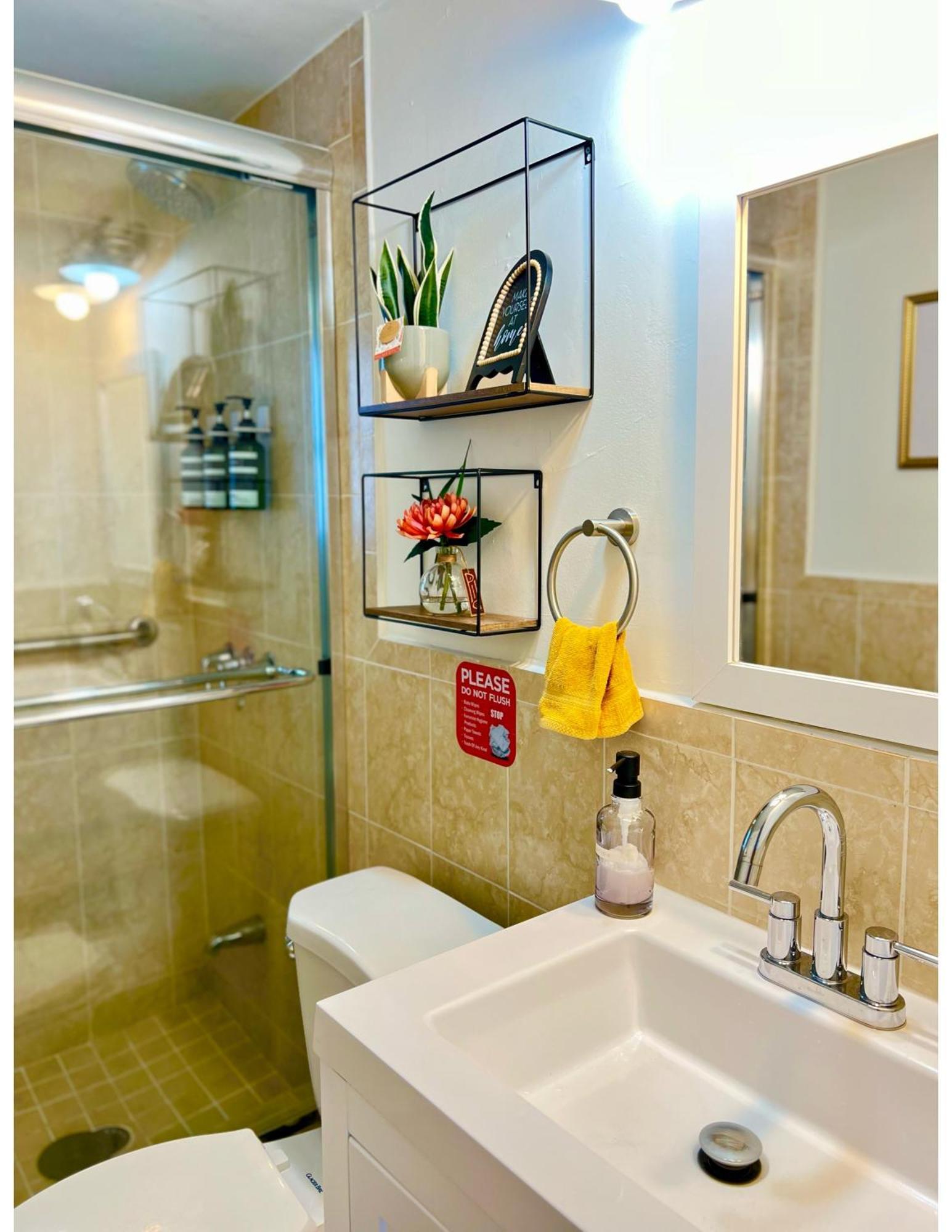 Lush Tropical Big Close To Airport, Calle 8, Coral Gables And Lots Amenities *